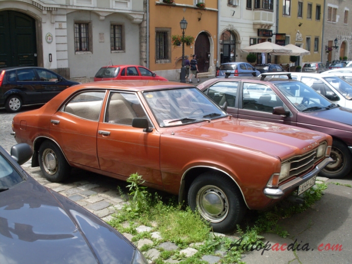 Ford Cortina Mk III 1970-1976 (1976 XL 2000 sedan 4d), prawy bok