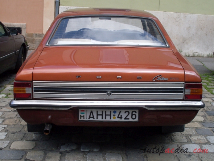 Ford Cortina Mk III 1970-1976 (1976 XL 2000 sedan 4d), tył