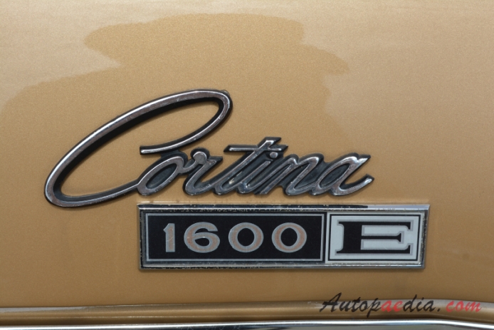 Ford Cortina Mk II 1966-1970 (1970 1600E sedan 2d), rear emblem  