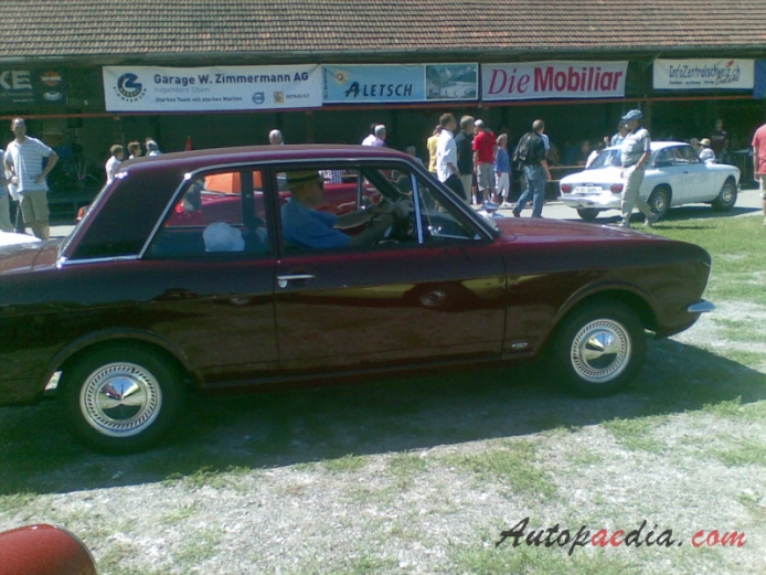 Ford Cortina Mk II 1966-1970 (sedan 2d), prawy bok