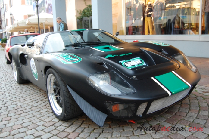 Ford GT40 1965-1968 (1966), right front view
