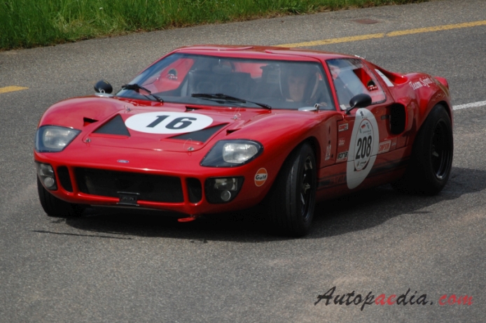 Ford GT40 1965-1968 (1969), left front view