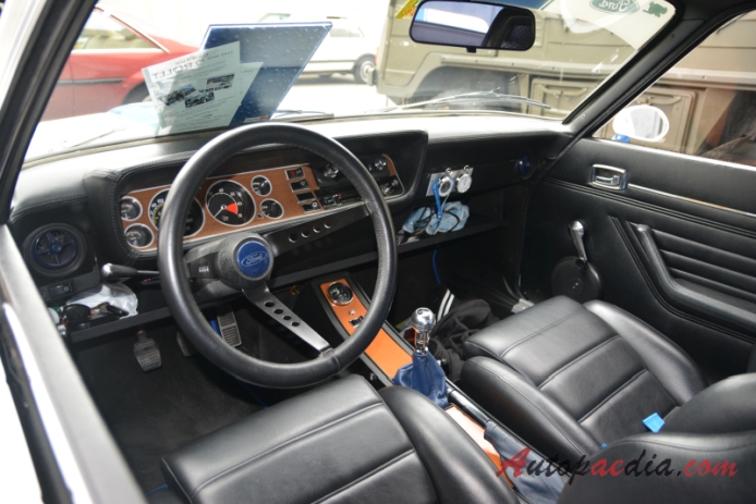 Ford Capri Mk I 1969-1974 (1970 Ford Capri 3000 GT Coupé 2d), wnętrze