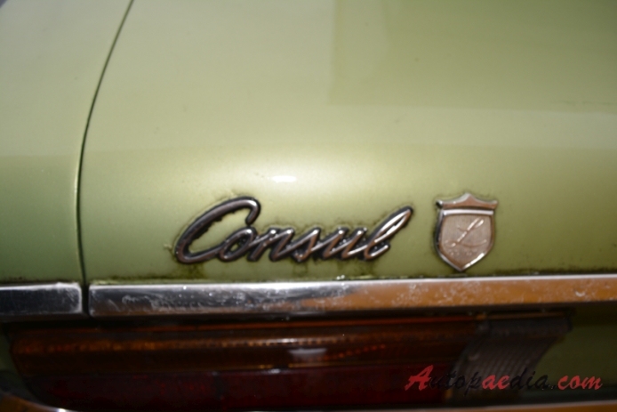 Ford Consul 1972-1975 (1974 Ford Consul 2000ccm sedan 2d), emblemat tył 