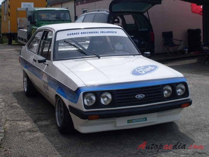 Ford Escort MkII 1974-1980 (1977-1980 Ford Escort RS 2000 sedan 2d), right front view