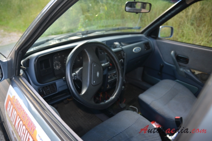 Ford Escort MkIV 1986-1992 (hatchback 5d), wnętrze