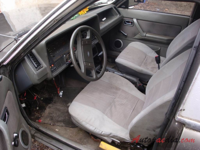 Ford Granada Mark II 1977-1985 (1985 Ford Granada Pollmann Bremer Consul IV 2.3 V6 hearse 3d), interior