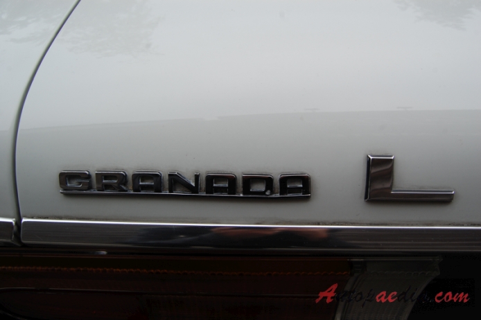 Ford Granada Mark I 1972-1977 (1975 Ford Granada 2.3 L sedan 4d), emblemat tył 