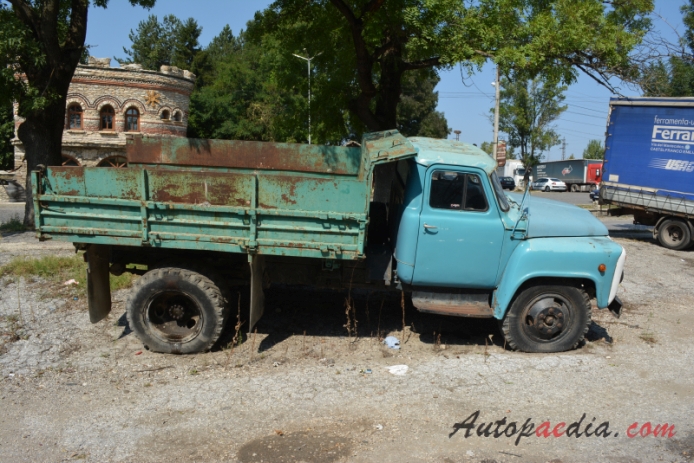 GAZ 52/GAZ 53 1961-1993 (dump truck), right side view
