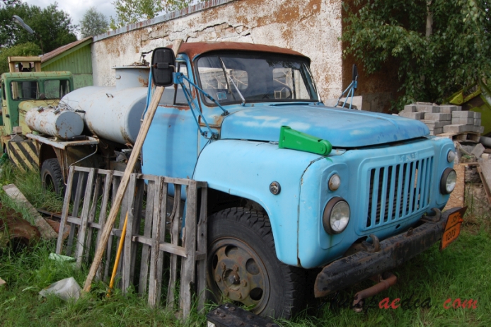 GAZ 52/GAZ 53 1961-1993 (cysterna 2d), prawy przód