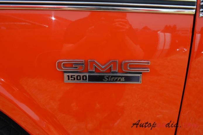 GMC C-K Series 2nd generation 1967-1972 (1971 1500 Sierra pickup 2d), side emblem 
