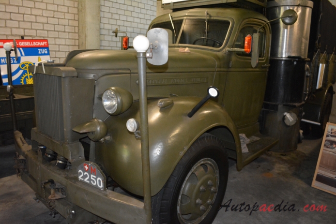 GMC AC 454 1940-19xx (1940 pojazd wojskowy), lewy przód