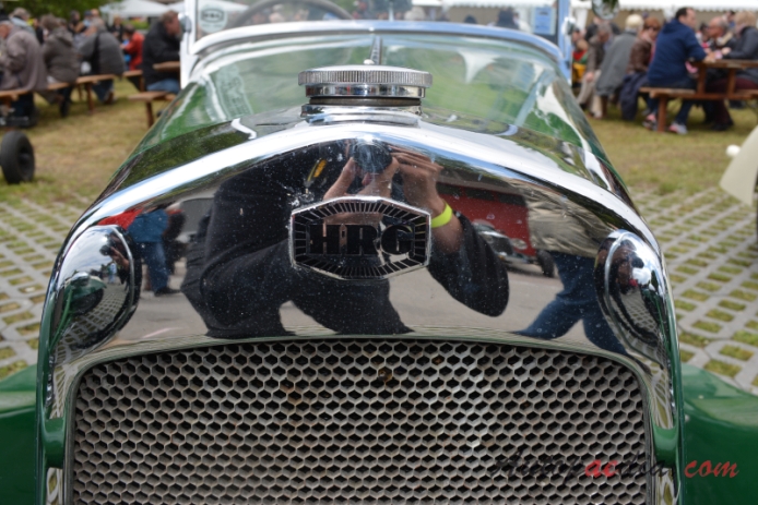 HRG 1937 (1500 roadster 2d), front emblem  