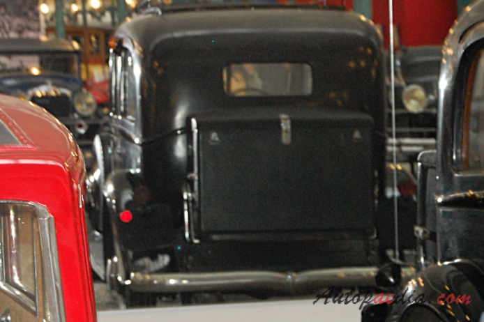 Hispano Suiza K6 1932-1937 (1935 Saloon 4d), tył