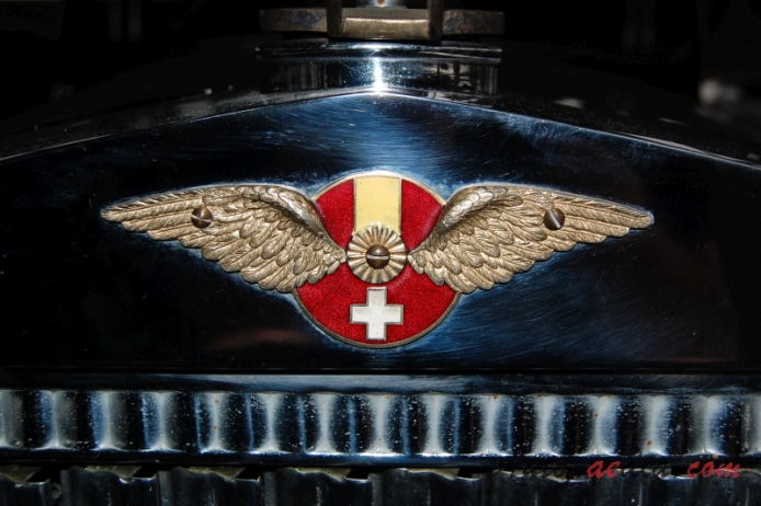 Hispano Suiza K6 1932-1937 (1937 Saloon 4d), front emblem  