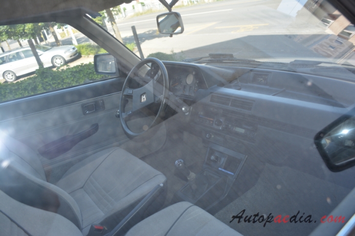 Honda Accord 2. generacja (Series SY/SZ/AC/AD) 1981-1985 (1981-1983 hatchback 3d), wnętrze