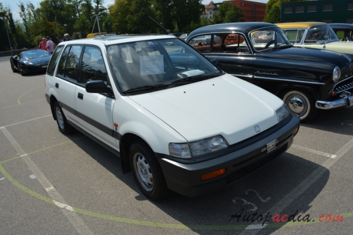 Honda Civic 4th generation 1987-1996 (1988 Civic Shuttle station wagon 5d), right front view