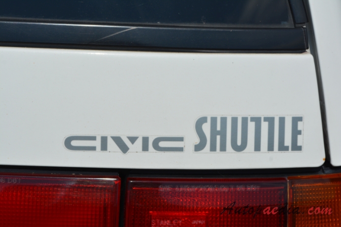 Honda Civic 4. generacja 1987-1996 (1988 Civic Shuttle station wagon 5d), emblemat tył 