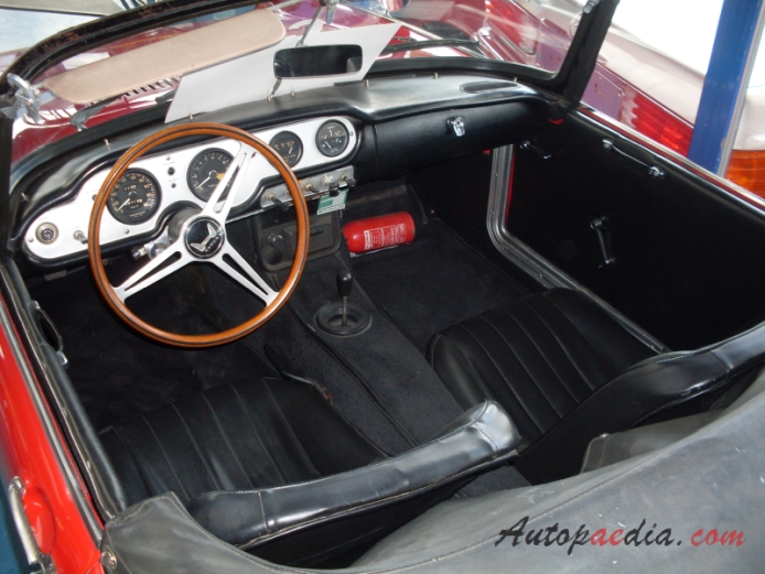 Honda S600 1964-1966 (1966 roadster 2d), interior