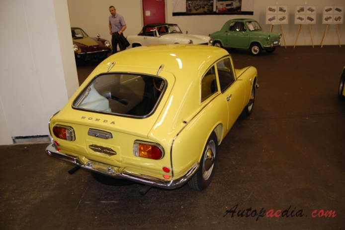 Honda S800 1966-1970 (1968 Coupé 2d), right rear view