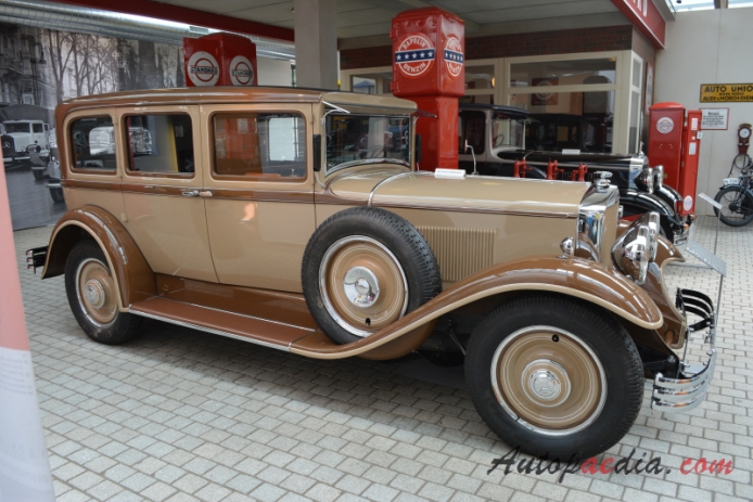 Horch 8 1926-1935 (1930 Horch 375 Pullman limousine 4d), right side view