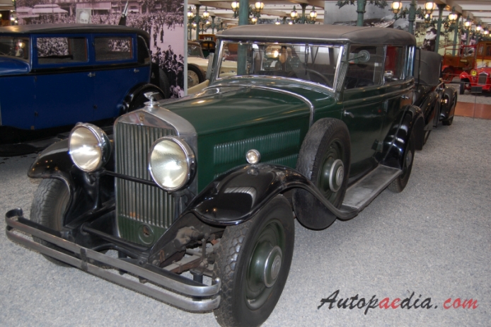 Horch 8 1926-1935 (1931 Horch 450 saloon 4d), left front view