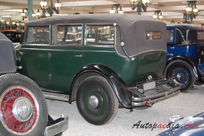 Horch 8 1926-1935 (1931 Horch 450 saloon 4d),  left rear view