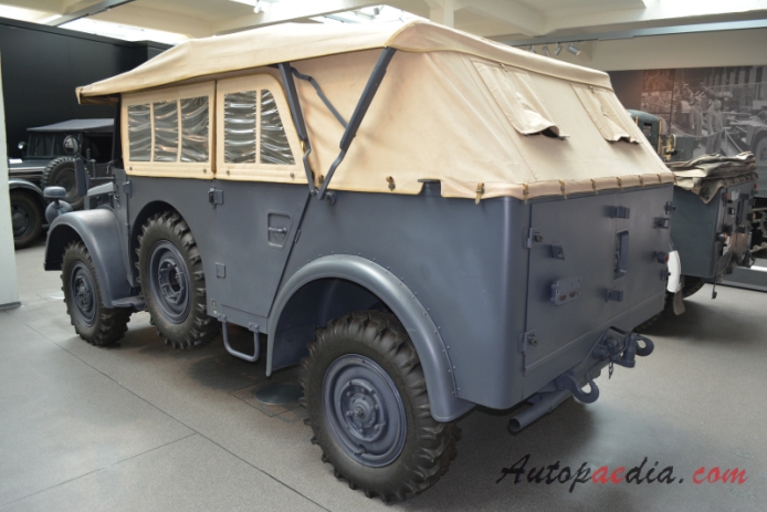 Horch 108 1937-1940 (1940 Horch typ 108 1B 4x4 off-road pojazd wojskowy 4d), lewy tył