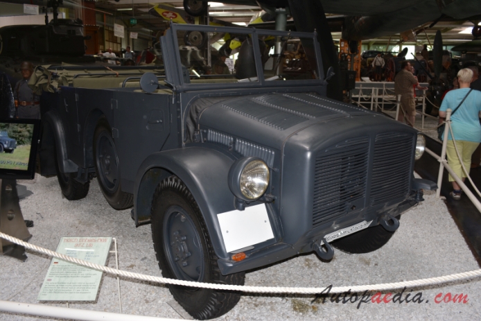 Horch 108 1937-1940 (KFZ 18 off-road military vehicle 4d), right front view