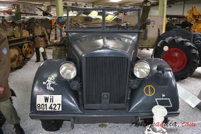 Horch 901 1937-1943 (1940-1943 KFZ 15 type 40 military vehicle 4d), front view