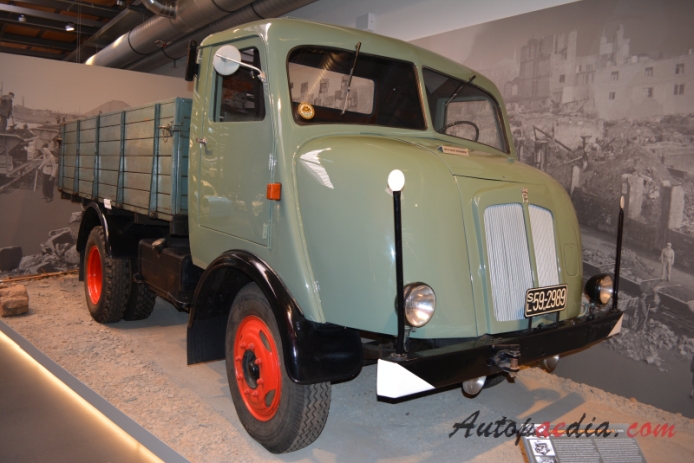 Horch H 3 1947-1949 (1948 VEB Horch H3 HL42 flatbed truck), right front view