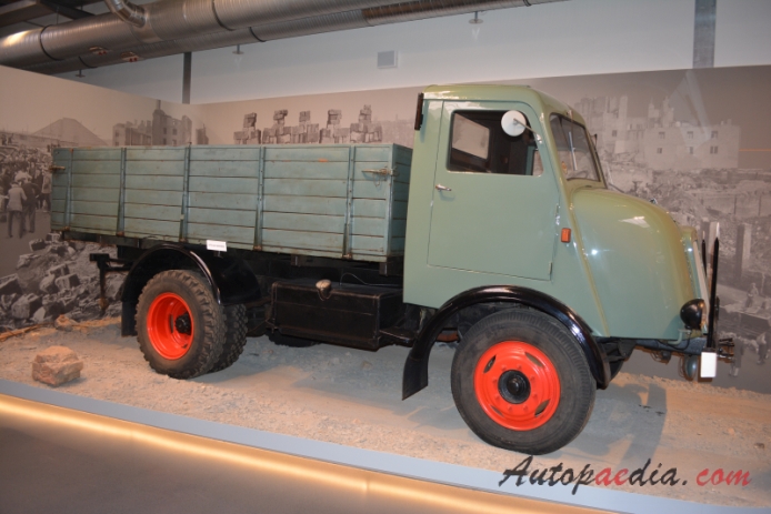 Horch H 3 1947-1949 (1948 VEB Horch H3 HL42 flatbed truck), right side view