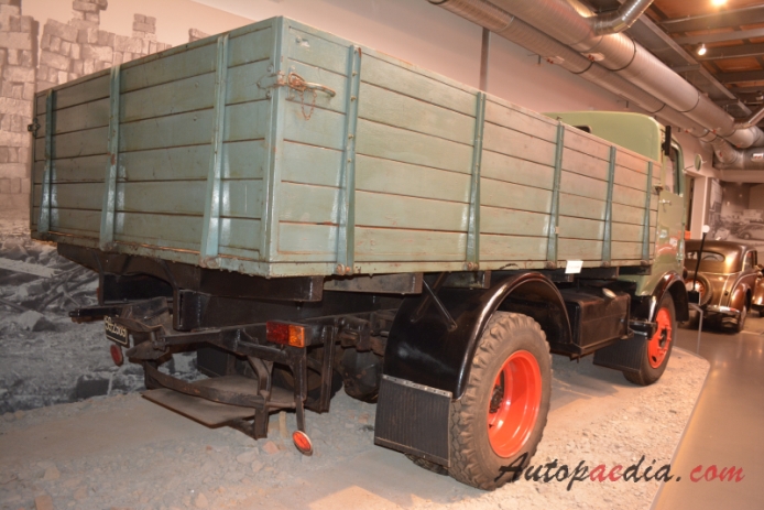 Horch H 3 1947-1949 (1948 VEB Horch H3 HL42 flatbed truck), right rear view