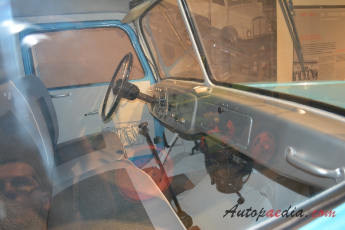 Horch H 3 A 1950-1959 (1951 VEB Horch H3A flatbed truck), interior