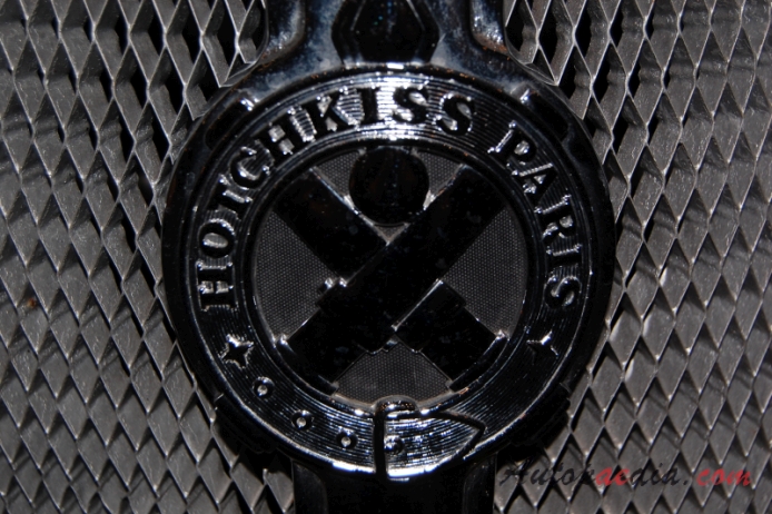 Hotchkiss Anjou 1950-1952 (1951 1350 saloon 4d), front emblem  
