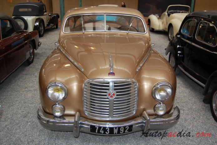 Hotchkiss Grégoire 1950-1953 (Chapron sedan 2d), front view