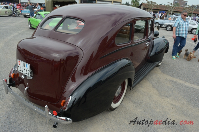 Hudson 112 1938-1941 (1939 saloon 4d), right rear view