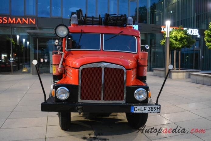 IFA S4000-1 1958-1967 (LF 16-TS 8 wóz strażacki), przód