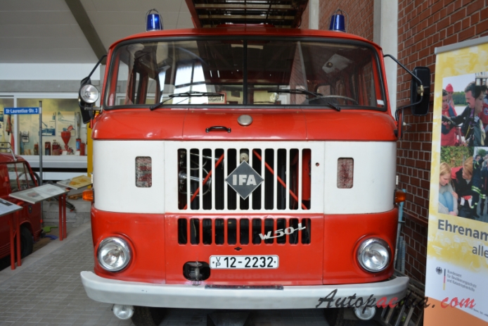 IFA W 50 1965-1990 (1985 W 50 LA DL 30 fire engine), front view