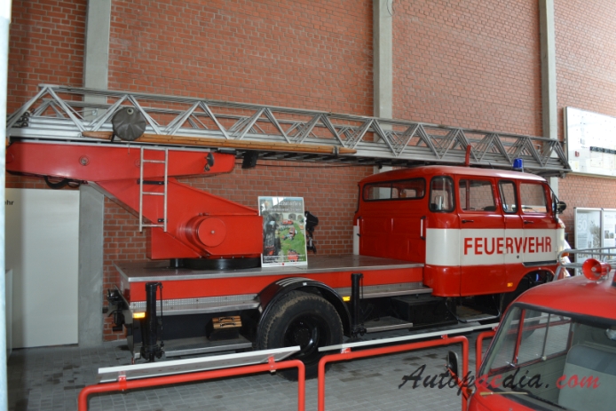 IFA W 50 1965-1990 (1985 W 50 LA DL 30 wóz strażacki), prawy bok
