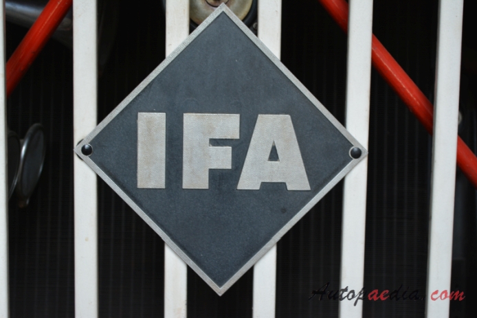IFA W 50 1965-1990 (1985 W 50 LA DL 30 fire engine), front emblem  