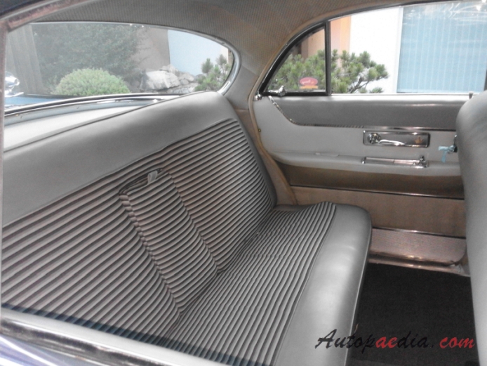 Imperial 1955-1975 (1956 limousine 4d), interior