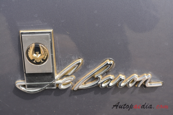 Imperial 1955-1975 (1964 LeBaron limousine 4d), side emblem 
