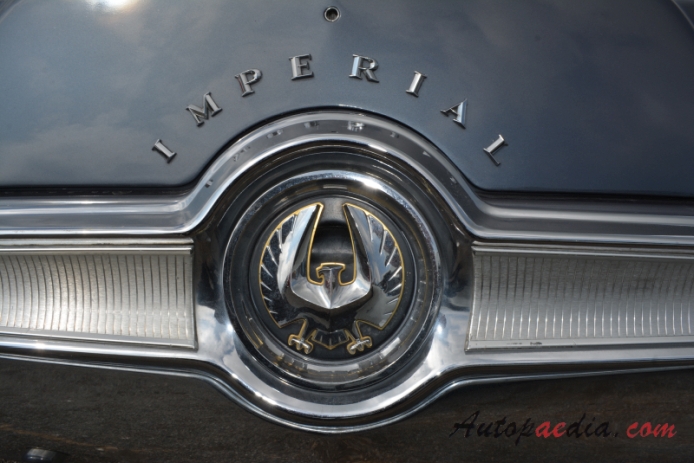 Imperial 1955-1975 (1964 LeBaron limuzyna 4d), emblemat tył 