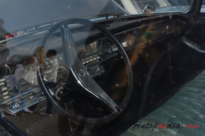 Imperial 1955-1975 (1964 LeBaron limousine 4d), interior
