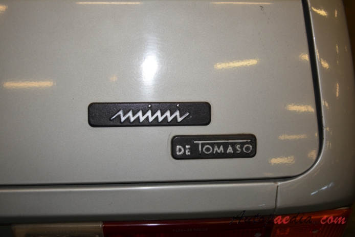 Innocenti Mini de Tomaso 1976-1982 (1979 hatchback 3d), rear emblem  