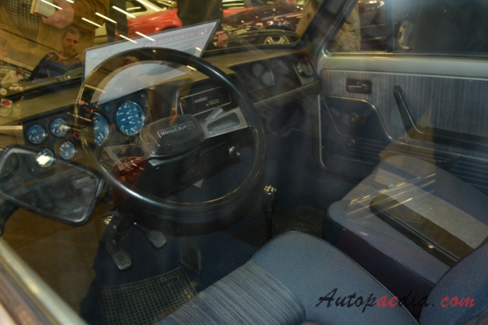 Innocenti Mini de Tomaso 1976-1982 (1979 hatchback 3d), wnętrze