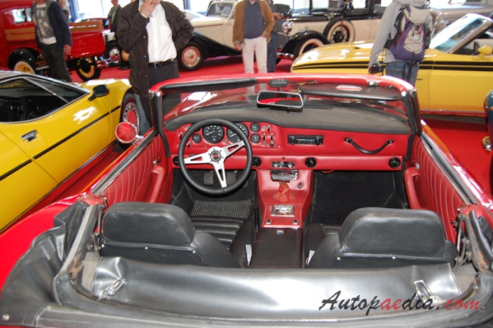 Intermeccanica Italia Spyder 1968-1972 (1972 cabriolet 2d), wnętrze