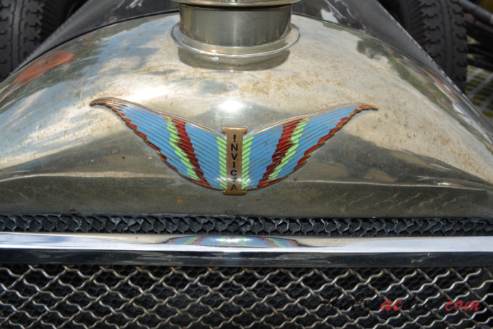 Invicta S-type 1929, front emblem  