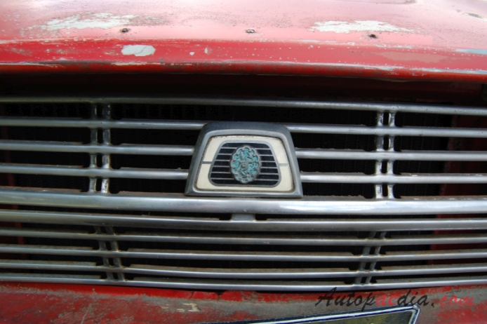 Isuzu Bellett 1963-1973 (1969 1500 sedan 4d), emblemat przód 